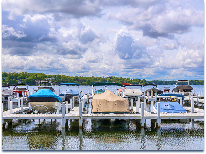 Peer holding various pontoons